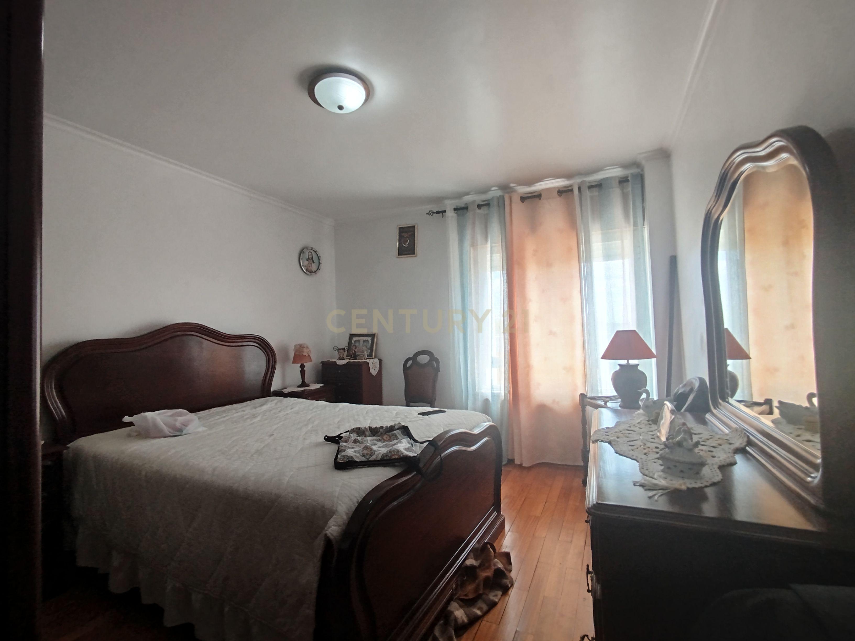 Fotografia 9 de Apartamento T3 com Excelente Exposição Solar, Arrecadação e Ótima Localização no Monte da Caparica