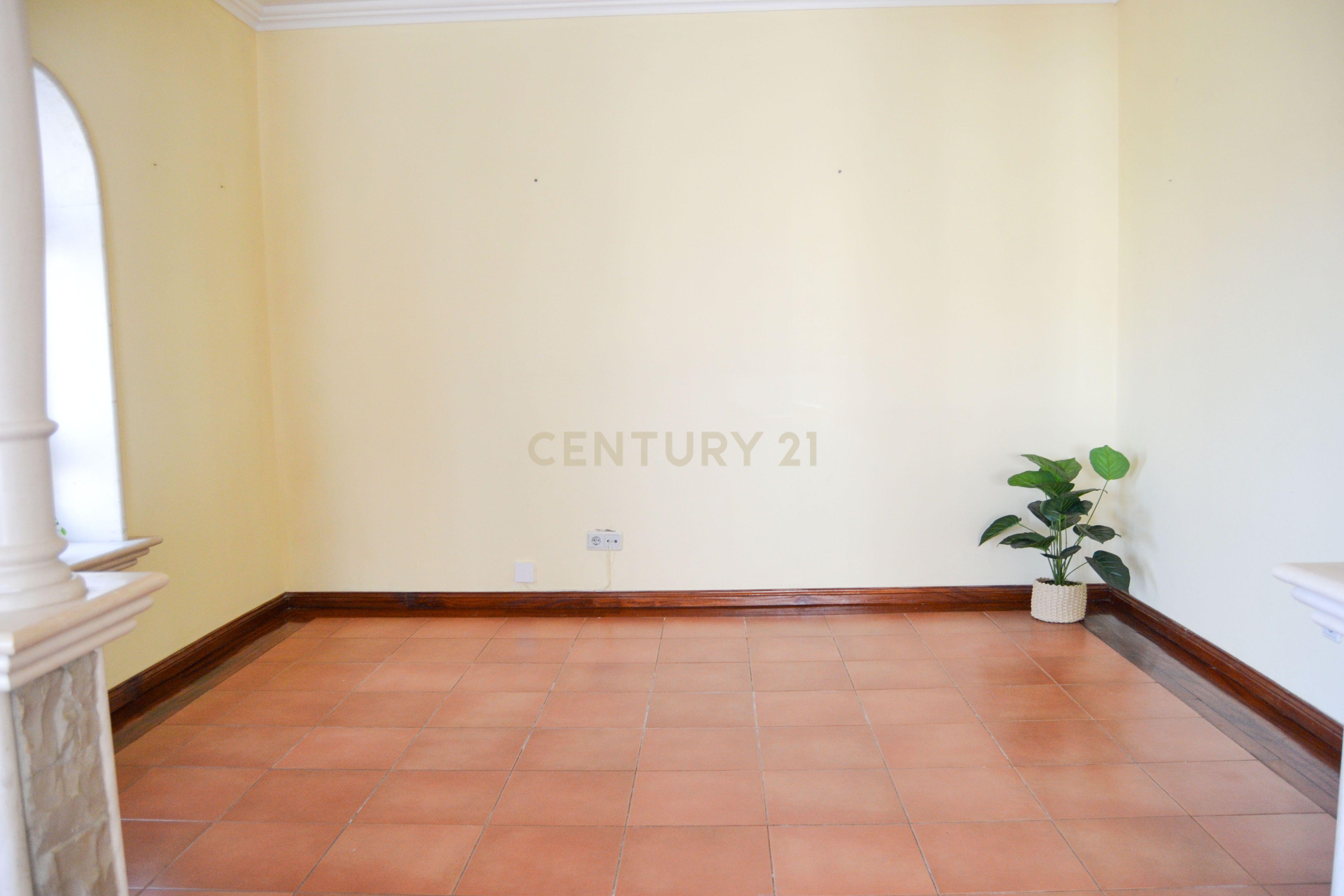 Fotografia 6 de Apartamento T3 Duplex com Terraço e Garagem na Lourinhã