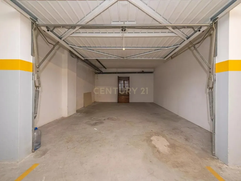 Apartamento T4 com Terraço, Varandas, Garagem e Lugar de Estacionamento, na Vila Serena, Pinhal Novo - Image 30