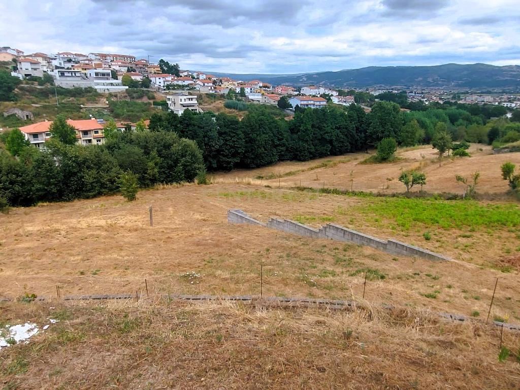 Moradia isolada com terreno - Image 9