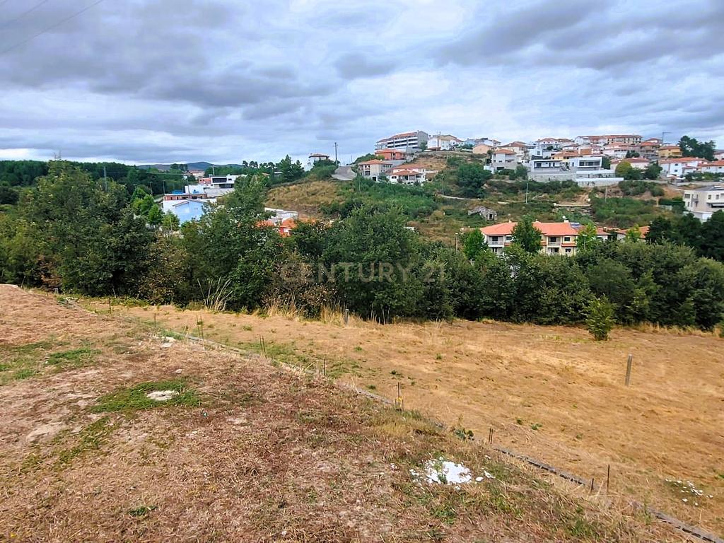 Moradia isolada com terreno - Image 5