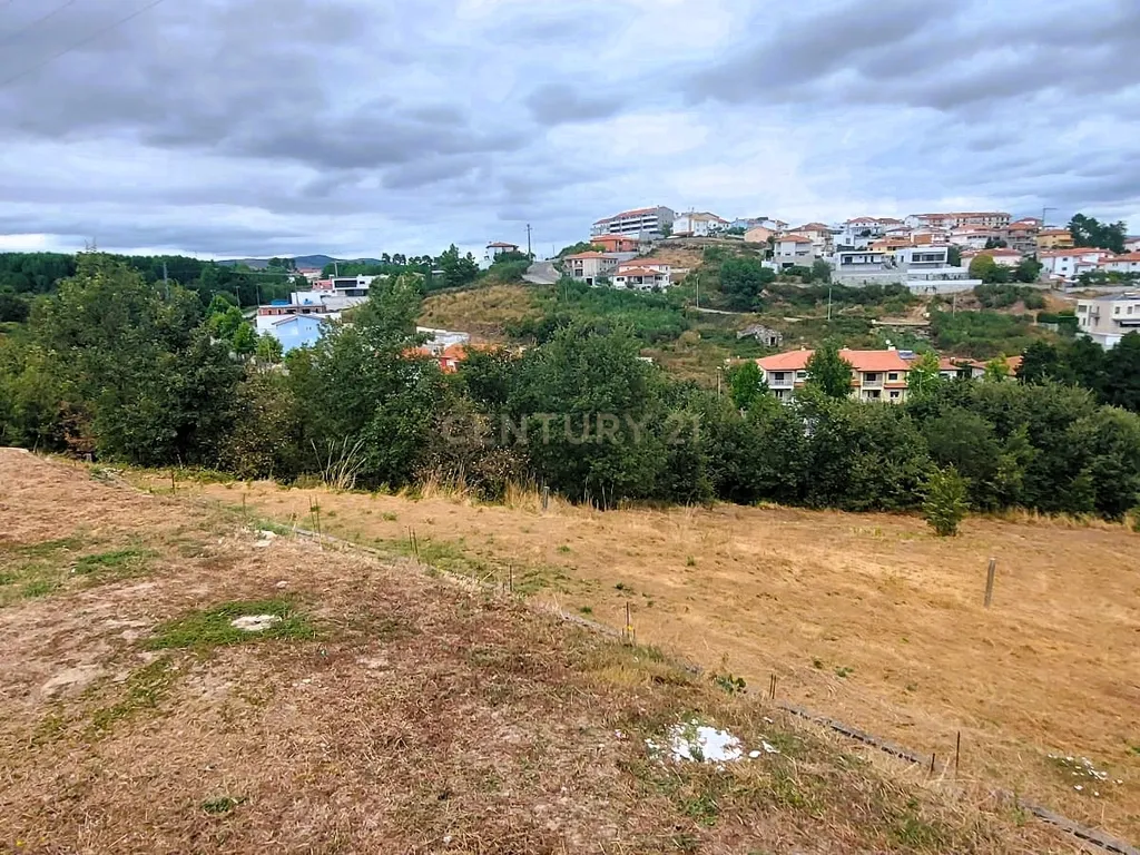 Moradia isolada com terreno - Image 5