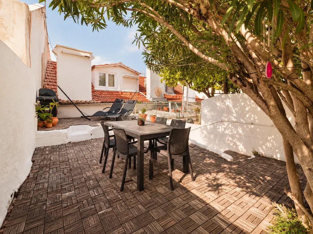 T1+2 dúplex com jardim privado e varanda - Image 25