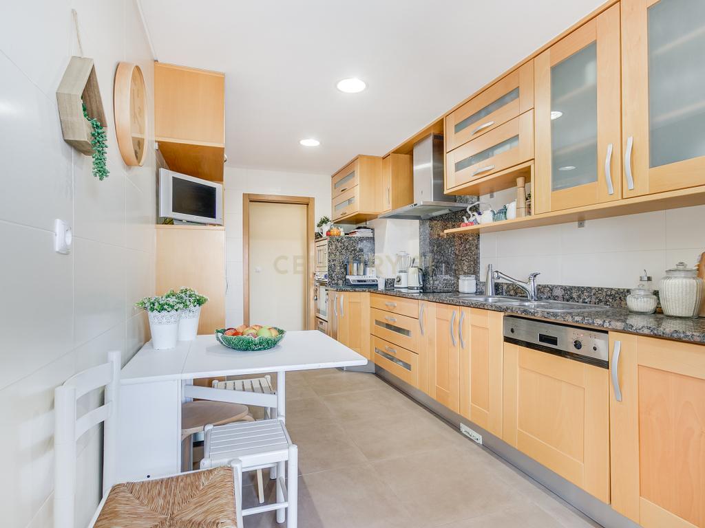 Apartamento T2 com Box p/ 2 Carros - Malvarosa, Alverca - Image 10