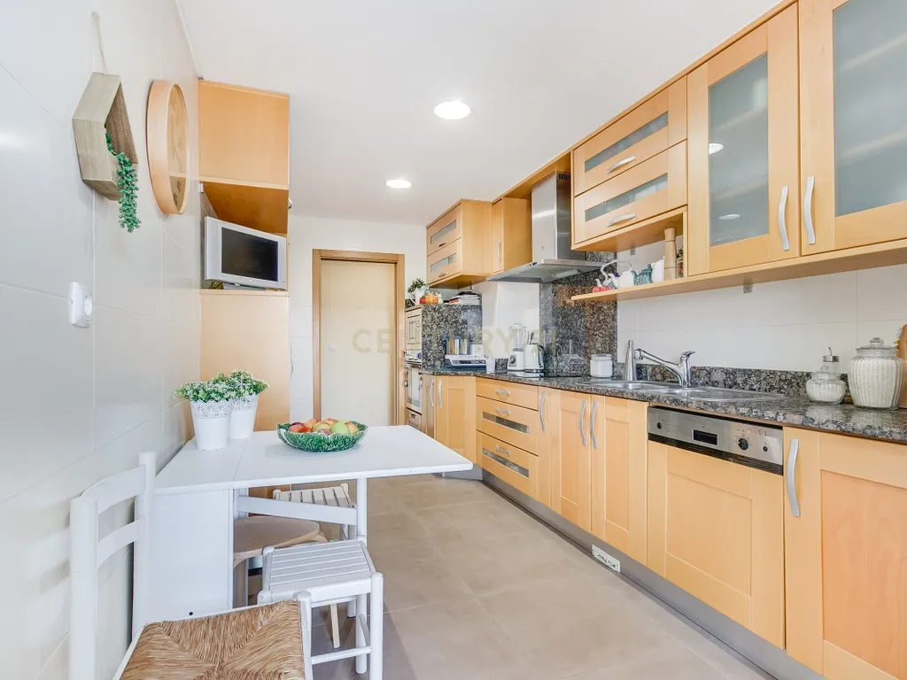 Apartamento T2 com Box p/ 2 Carros - Malvarosa, Alverca - Image 10