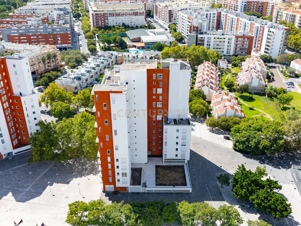 T4 Duplex com Rooftop e Vista Panorâmica sobre o Tejo – Parque das Nações - Image 3