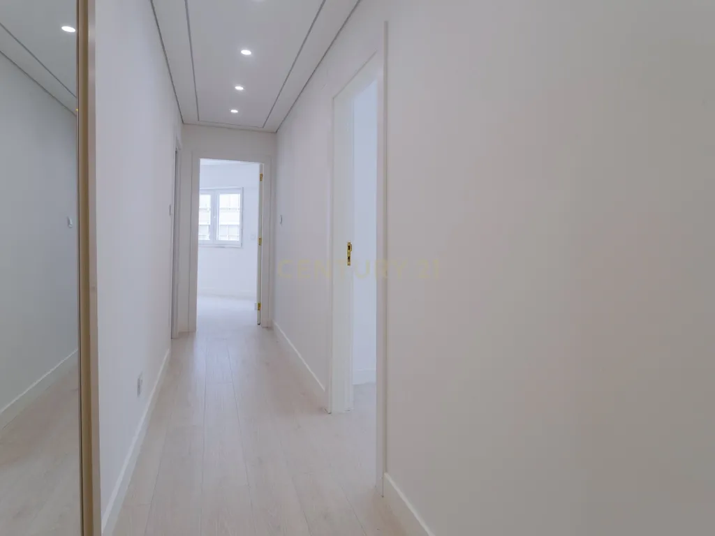 T2 Renovado na Buraca | Modernidade, Conforto e Excelente Localização - Image 13