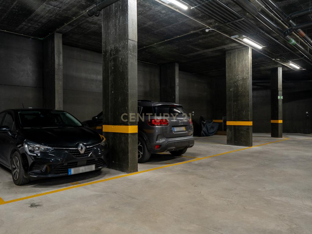 Apartamento T3+1 duplex, com terraço e estacionamento, no centro da cidade de Torres Vedras - Image 75
