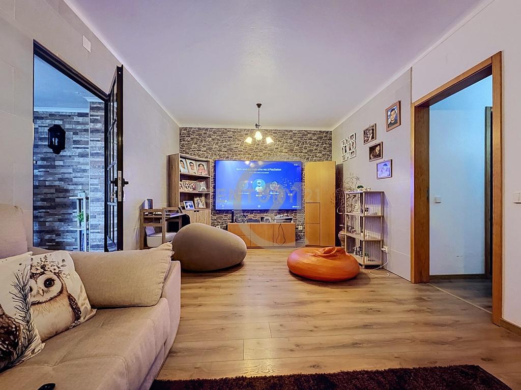 Moradia T6 com Potencial de Rendimento no 2.º Piso - Image 11