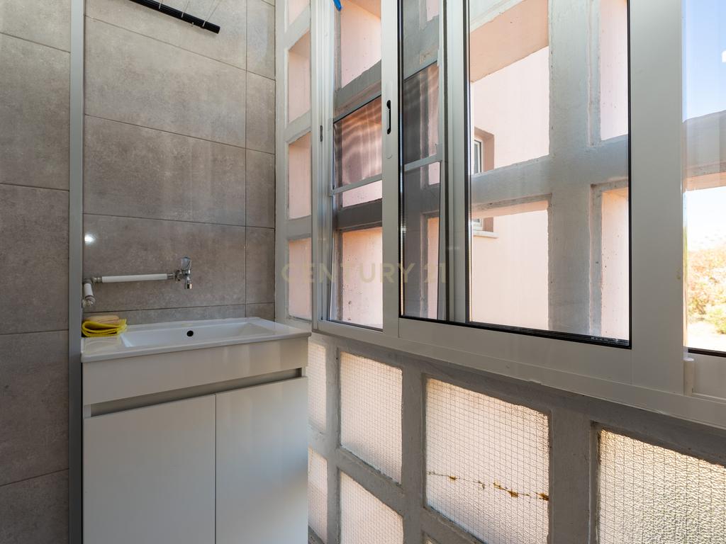 Apartamento de tipologia T2, totalmente renovado, localizado em Santo António dos Cavaleiros – Loures. - Image 12