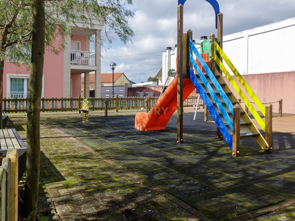 Fantástico T2+2 em Condomínio Fechado com Piscina e Ginásio - Image 33