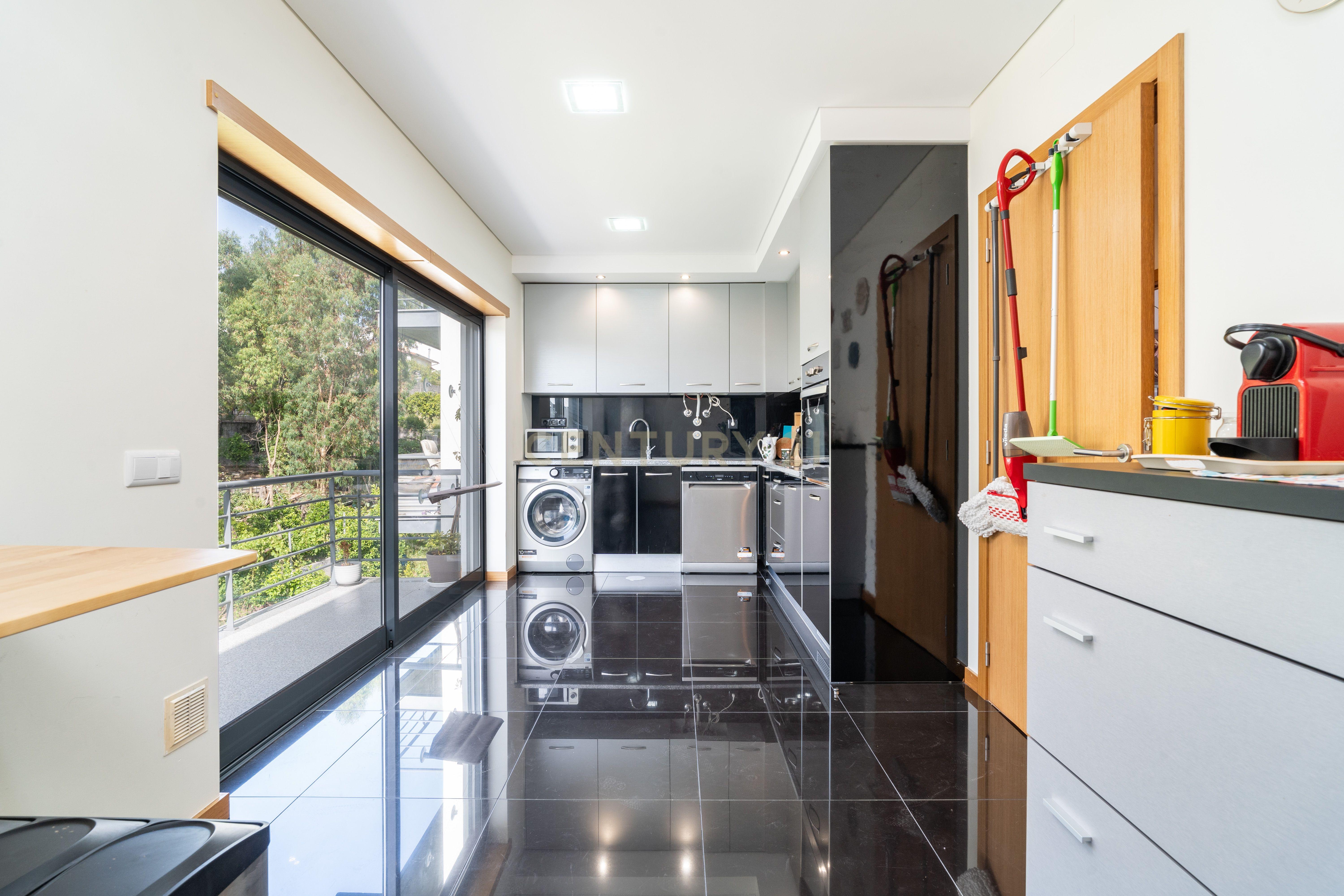 Venda | Apartamento T2 com garagem em São Martinho do Bispo, Coimbra - Image 8