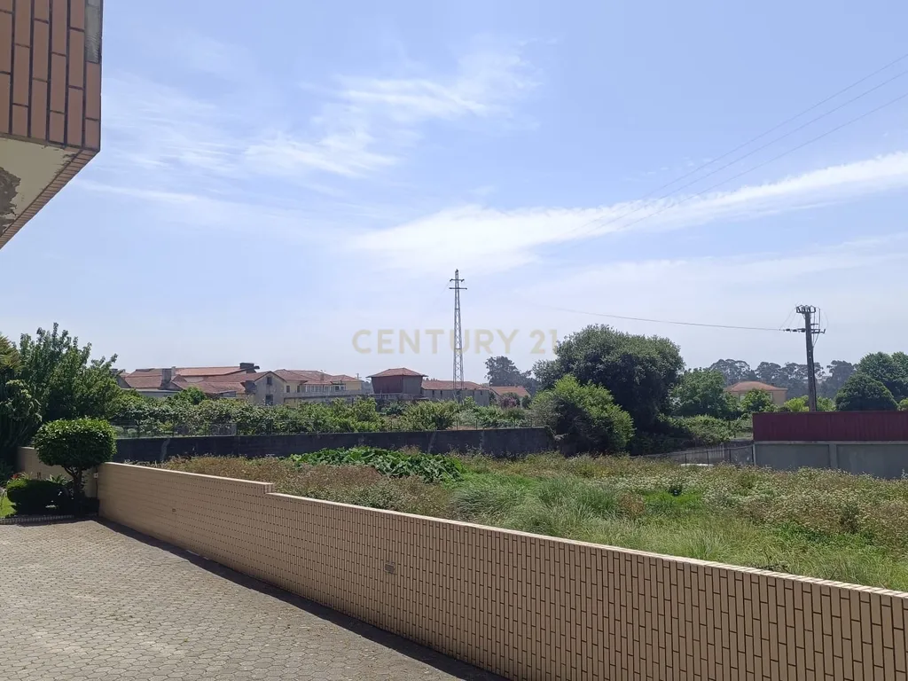 T2 com Terraço, Box, Condomínio Fechado no Centro de Arcozelo - Image 28