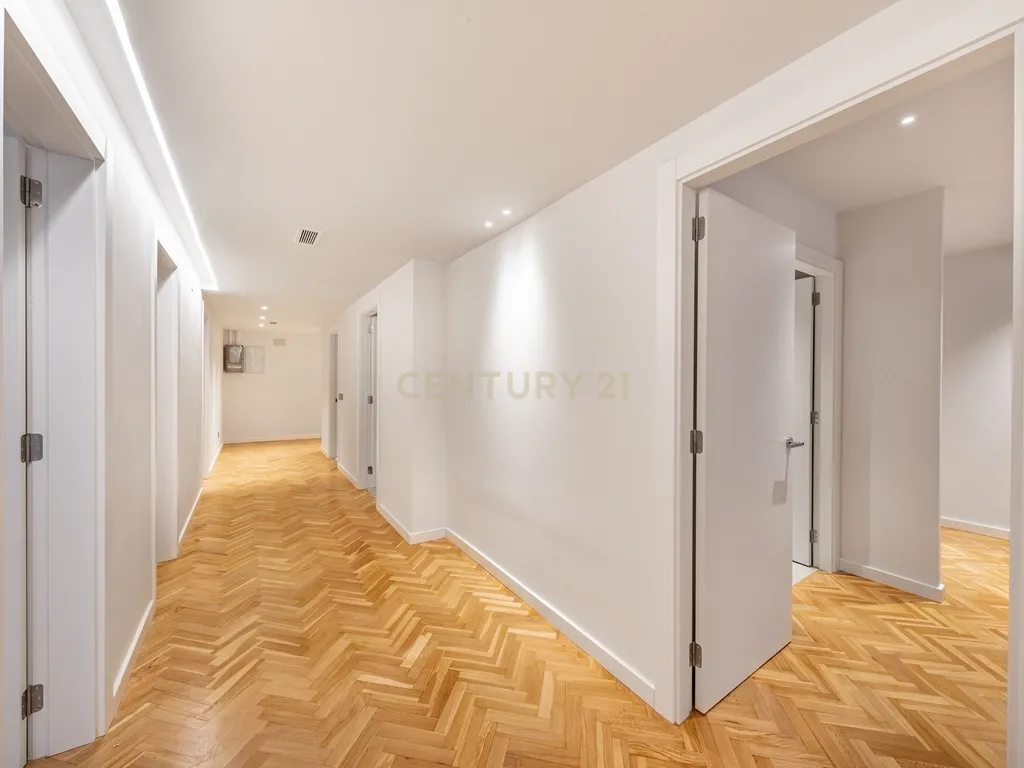 Espetacular apartamento renovado de 220 m² com 4 quartos - Image 25