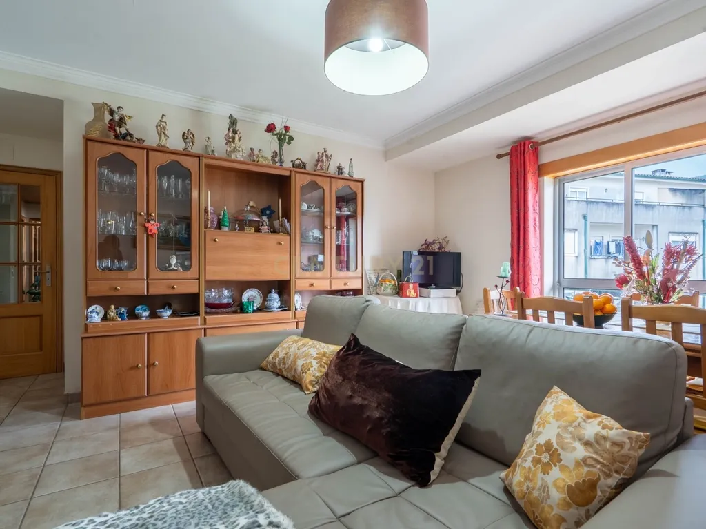 Apartamento T2 +1 - Image 2