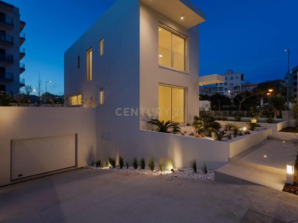 Exclusividade e Sofisticação. A Sua Nova Casa de Luxo no Algarve – Moradia Isolada com 3 Suites! - Image 9