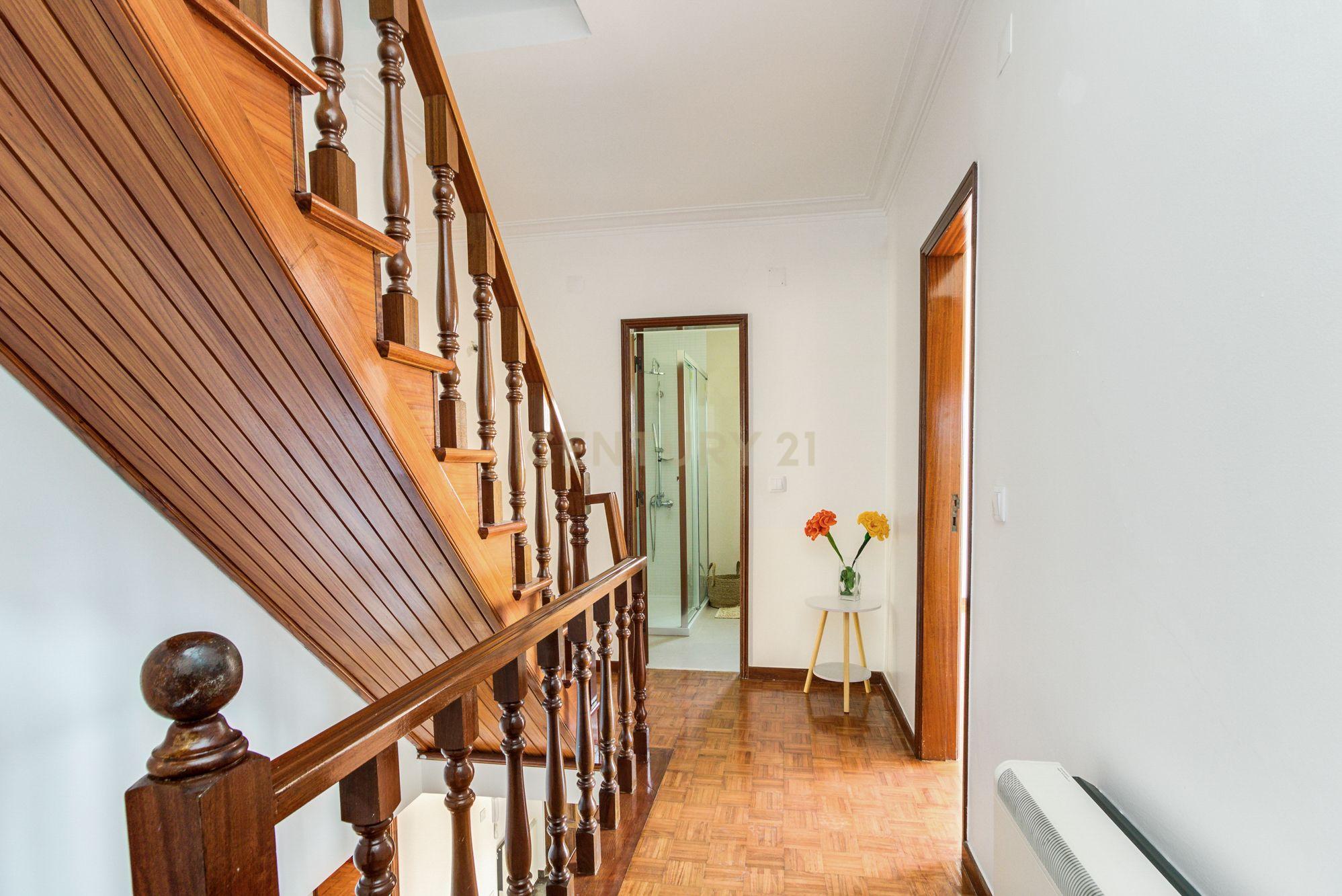 Moradia T4, Praia Santo Amaro de Oeiras e Estação de Comboios - Image 30