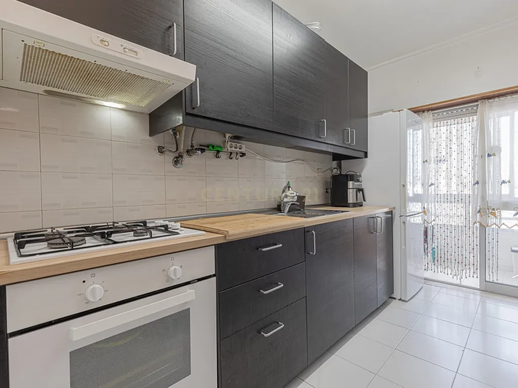 Magnífico apartamento T2 no Feijó - 1 andar com elevador - Image 4