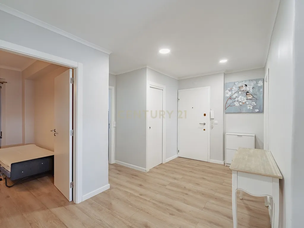 T2 Remodelado e Equipado para Arrendamento – Laranjeiro, Almada - Image 3