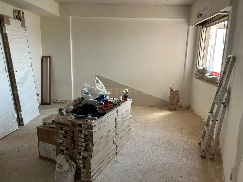 Apartamento T1 renovado | c/ varanda | vista desafogada | Mina de Água | Amadora - Image 6