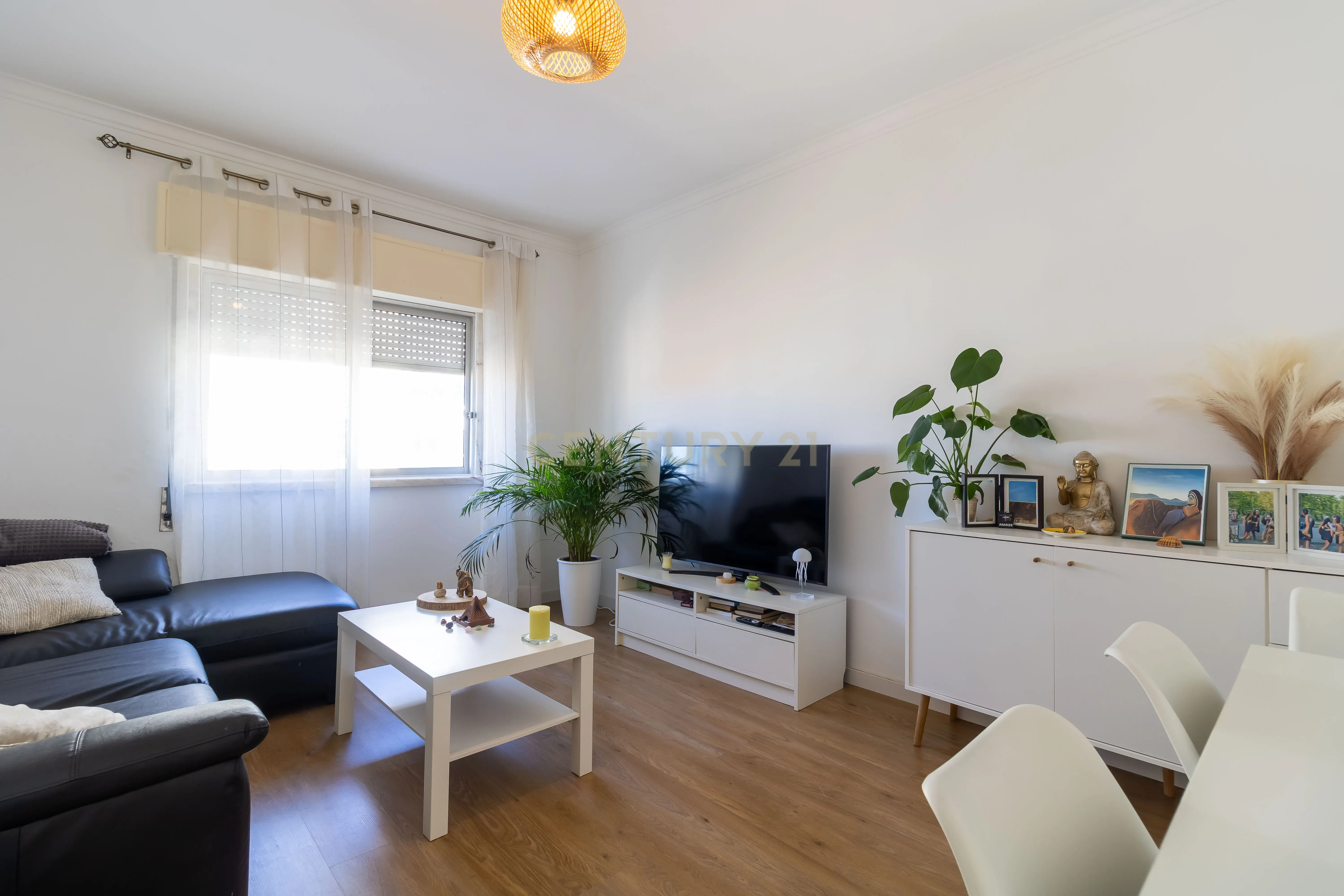Fotografia 3 de T2 em Agualva-Cacém | 4.º andar com elevador | Excelente localização | Ideal para habitação ou investimento