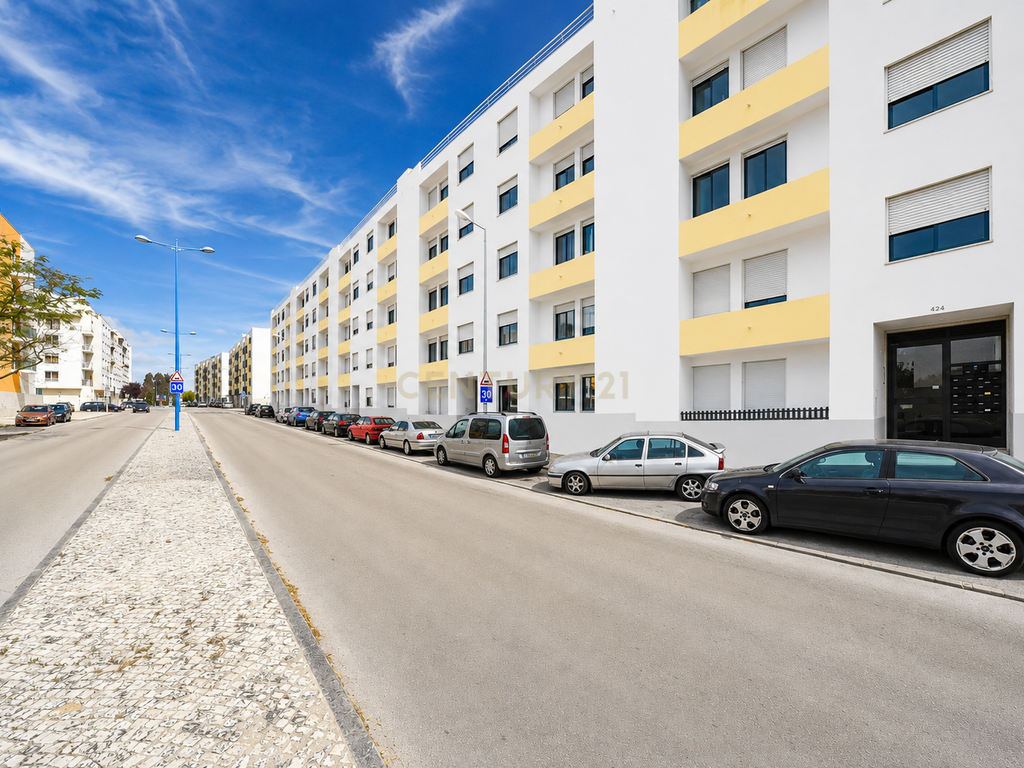 T2 com 108 m², Garagem e Elevador – Avenida Pedro Nunes, Montijo - Image 22