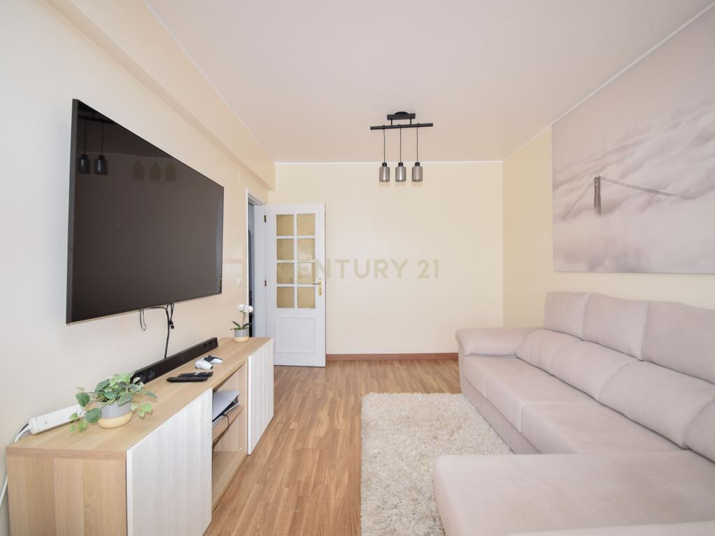 Apartamento T2 com Garagem, Arrecadação e Excelente Luminosidade – Arroja, Odivelas - Image 5