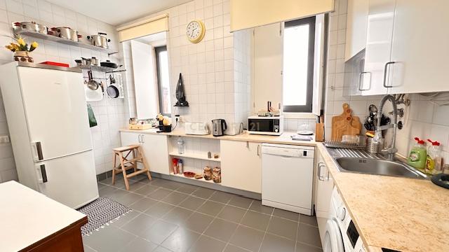 Venda de apartamento T1 no coração de Lisboa - Image 12
