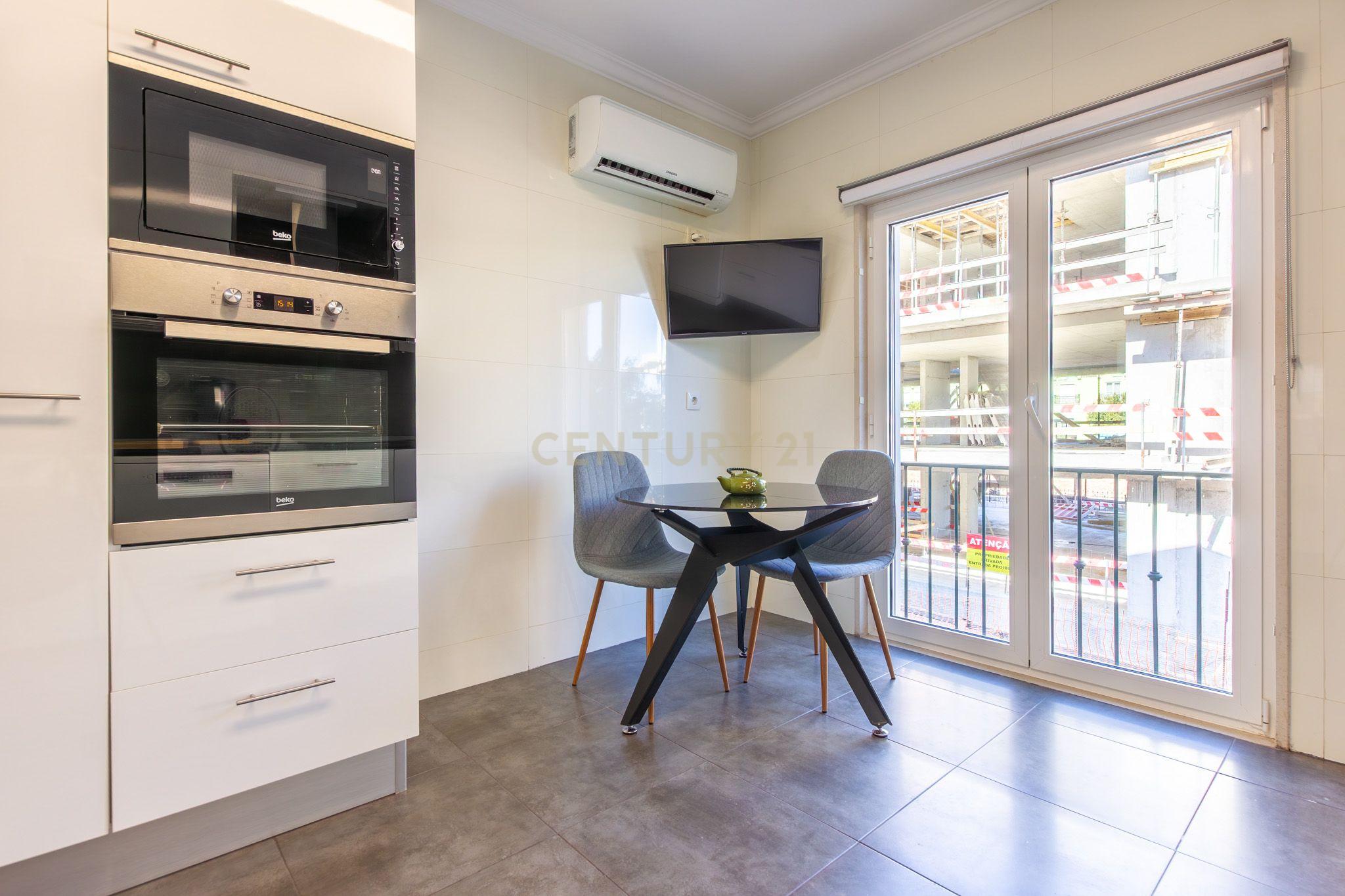 Fotografia 7 de Apartamento T2 Renovado em Azeitão com lugar de parqueamento