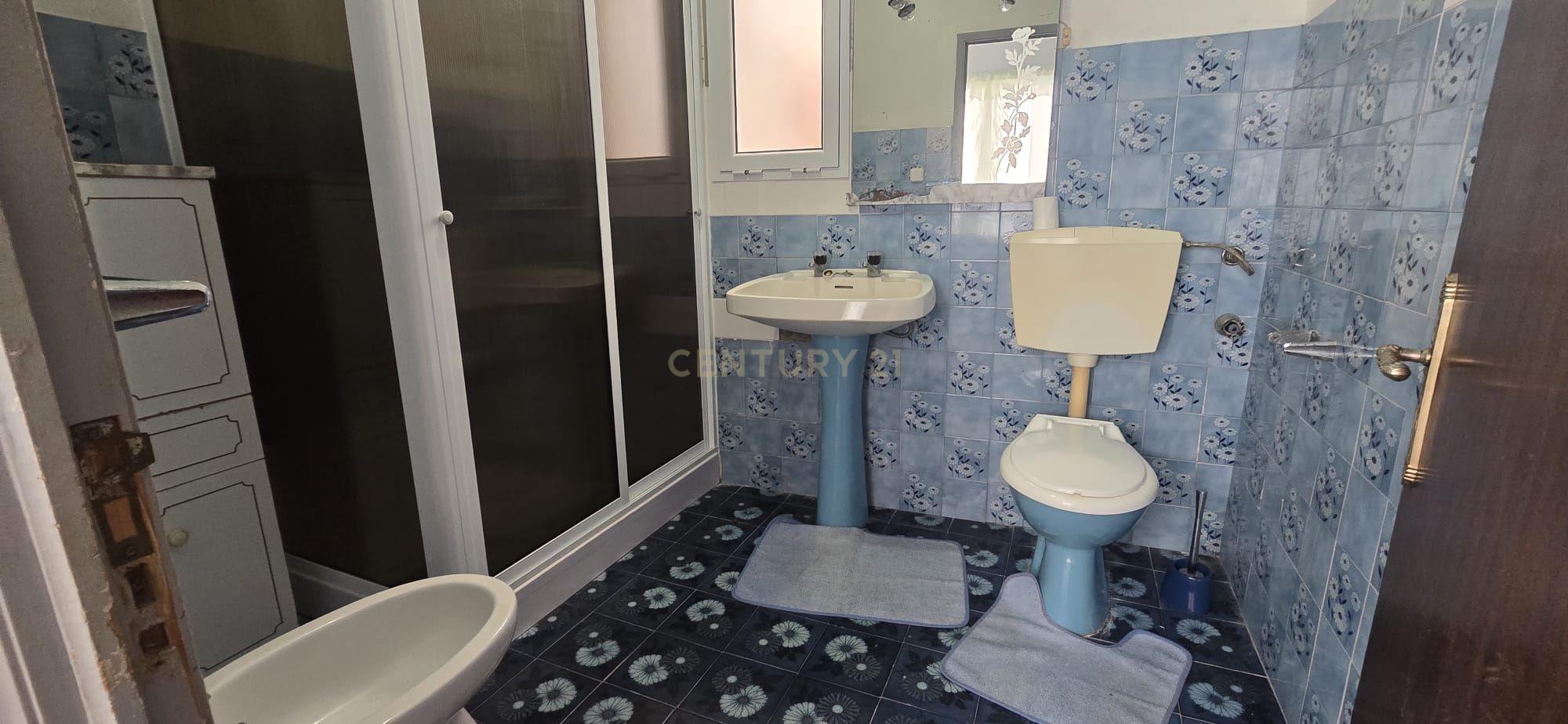 Fotografia 12 de Moradia com potencial para 2 habitações | Investimento | Ribeira Quente