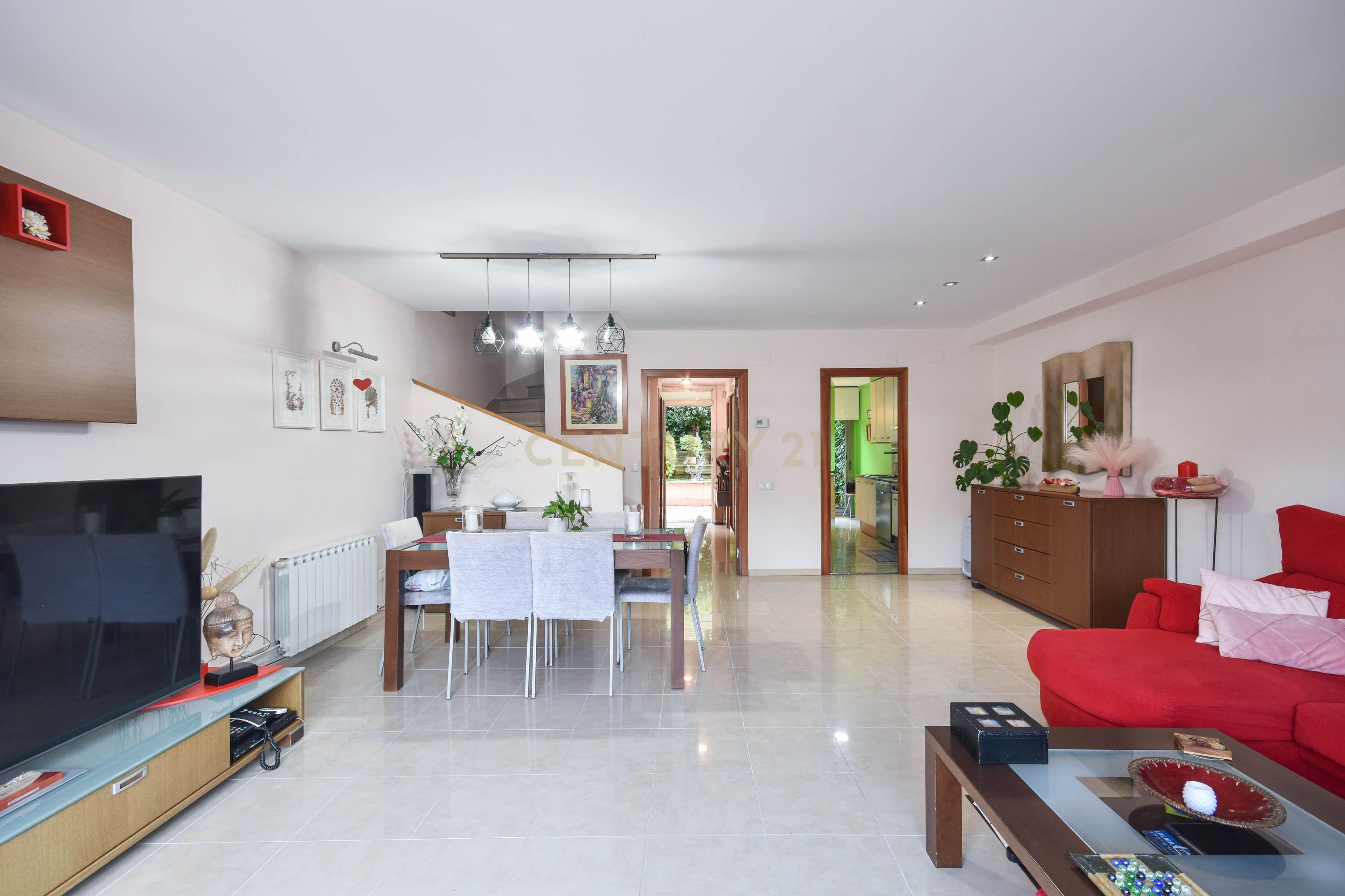 Casa Moderna em Barcelona com Jardim e Piscina Comum - Image 2