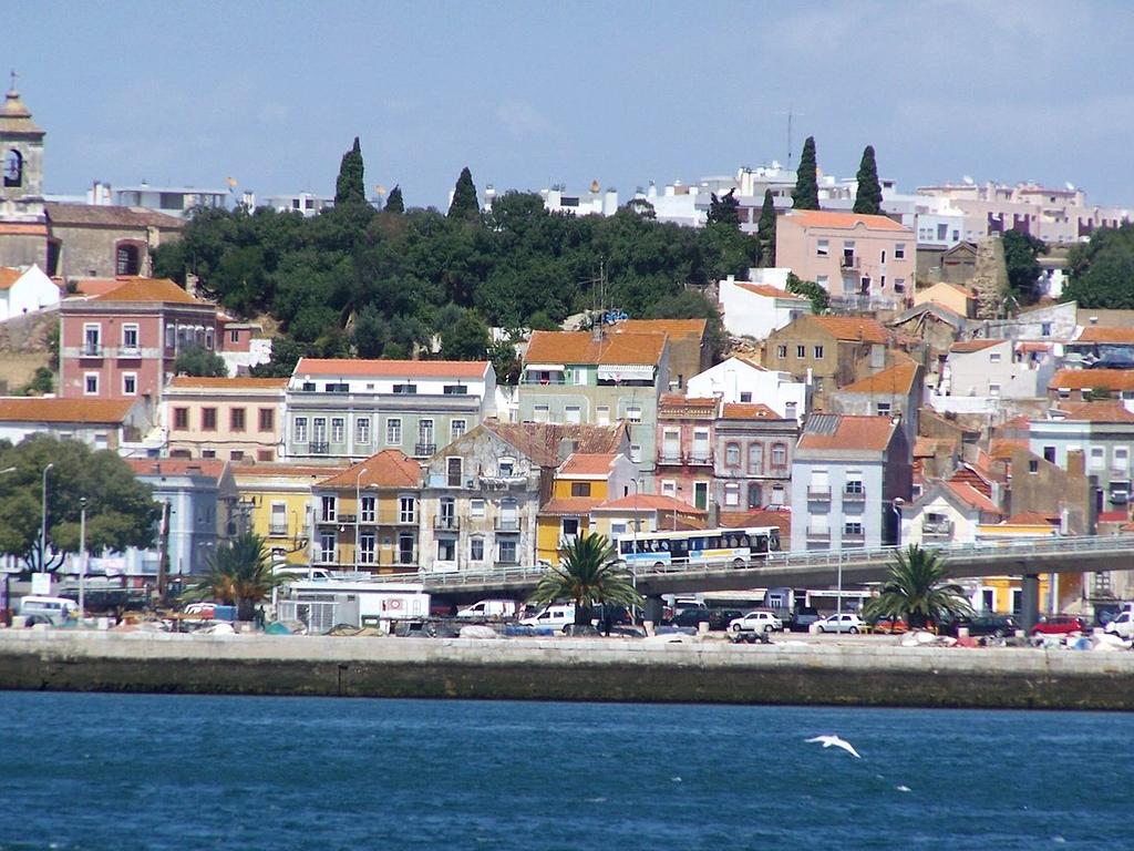 MORADIA EM SETÚBAL - Image 18