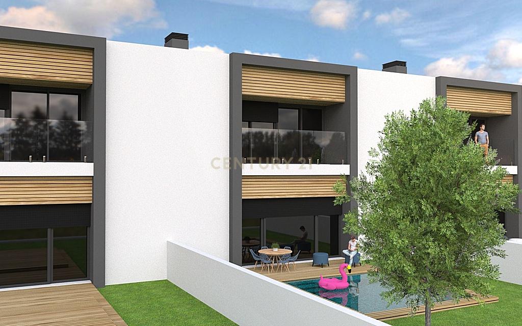 Moradia em banda T4 com Piscina  , zona Fernão Ferro - Image 30