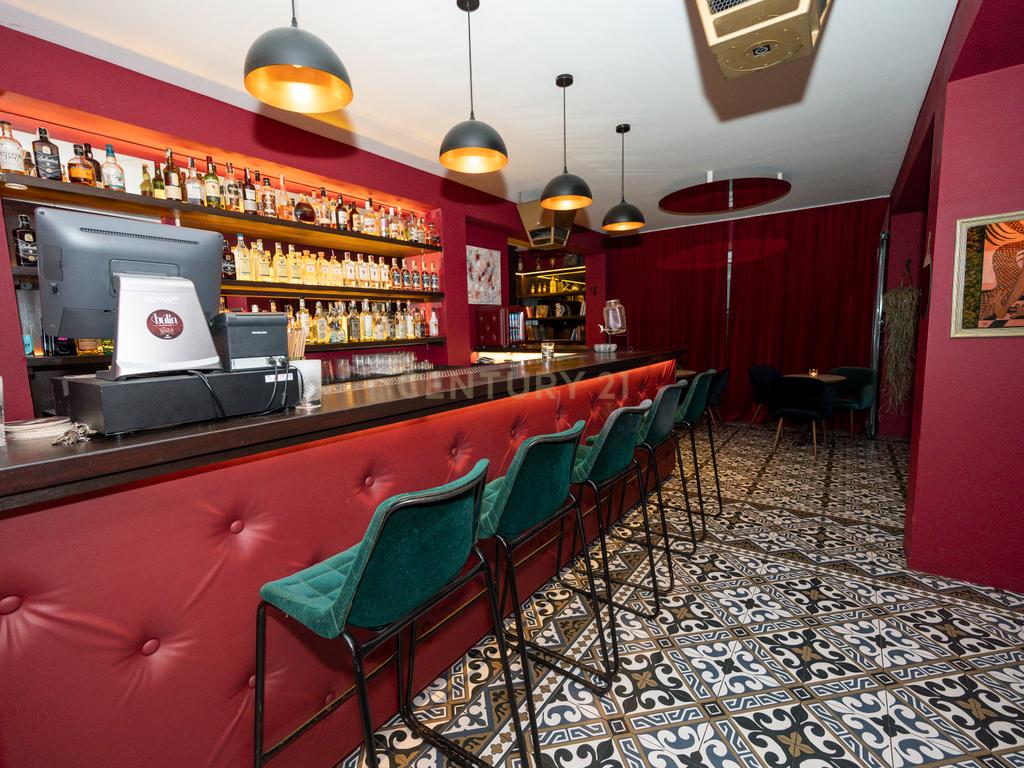 Bar Renovado em Ibiza com Acessibilidade e Ótima Localização - Image 2