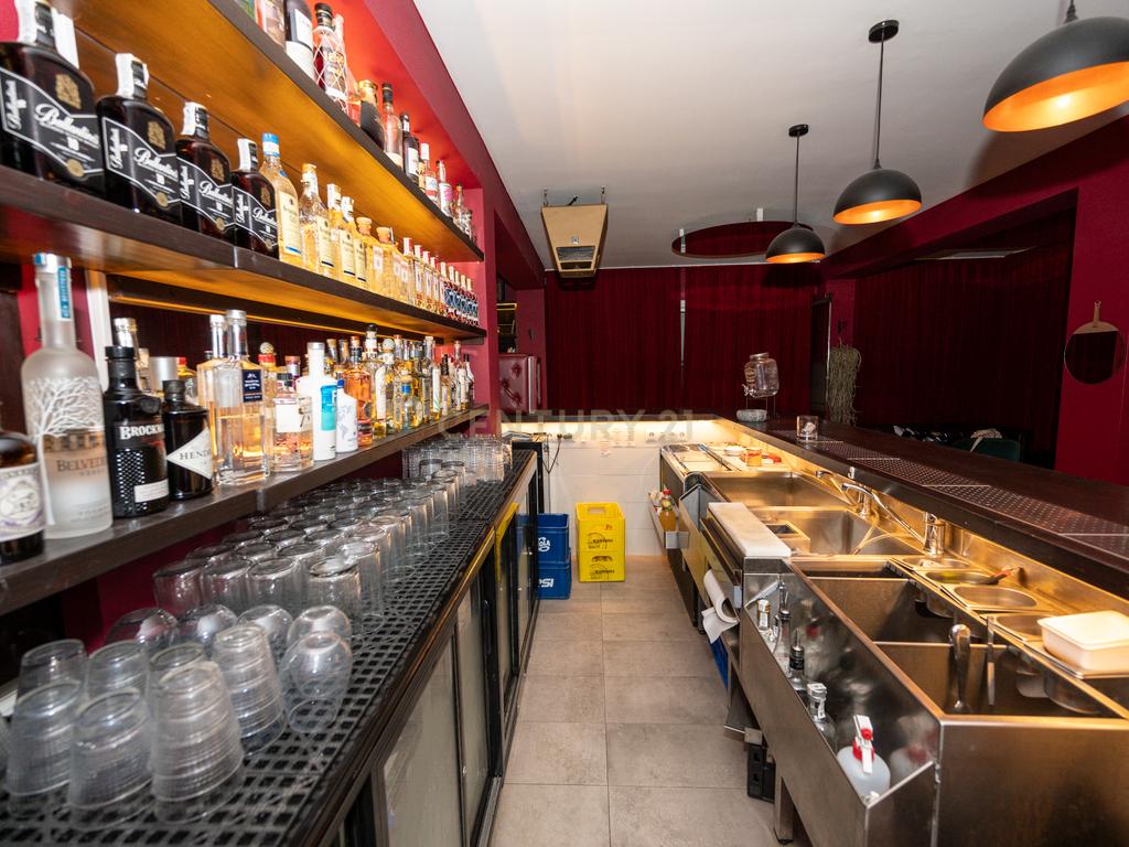 Bar Renovado em Ibiza com Acessibilidade e Ótima Localização - Image 4