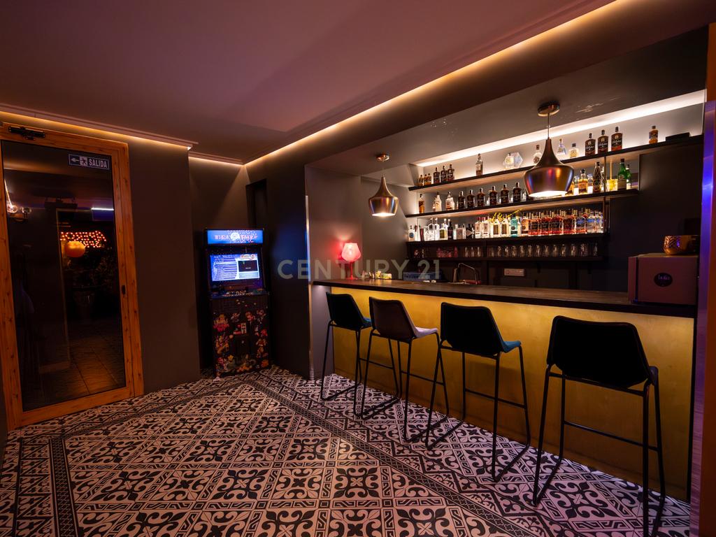 Bar Renovado em Ibiza com Acessibilidade e Ótima Localização - Image 10