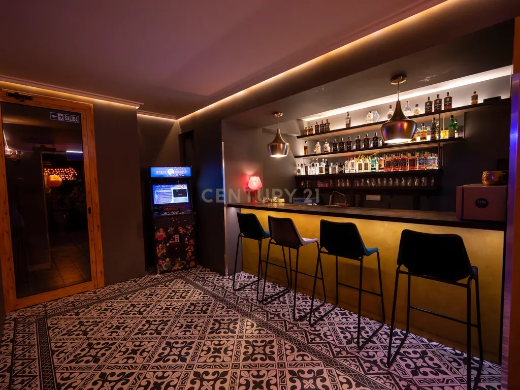 Bar Renovado em Ibiza com Acessibilidade e Ótima Localização - Image 10