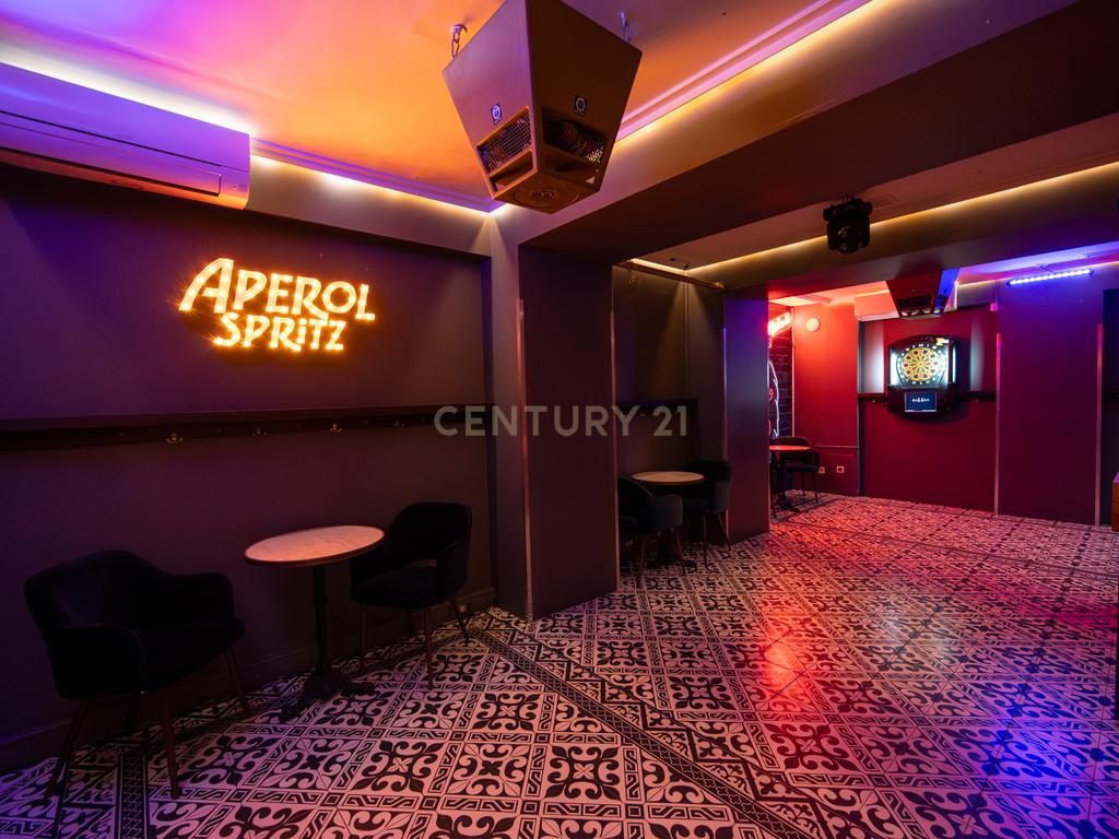 Bar Renovado em Ibiza com Acessibilidade e Ótima Localização - Image 12
