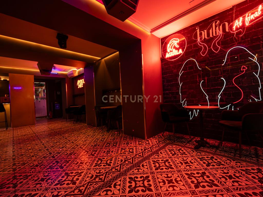 Bar Renovado em Ibiza com Acessibilidade e Ótima Localização - Image 13