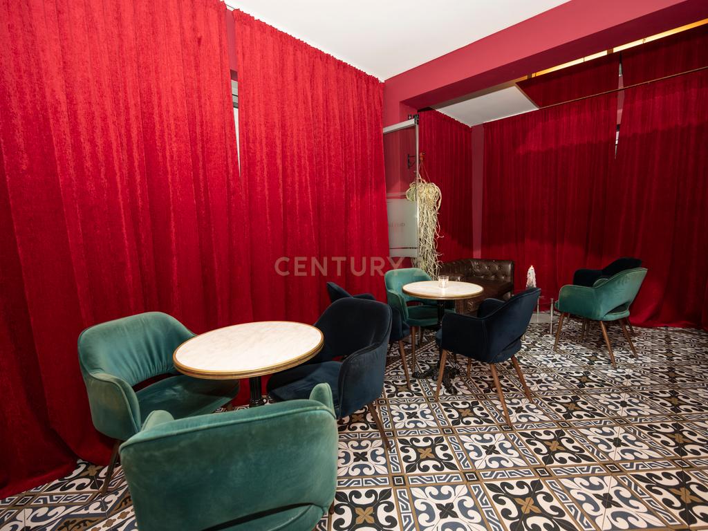 Bar Renovado em Ibiza com Acessibilidade e Ótima Localização - Image 6