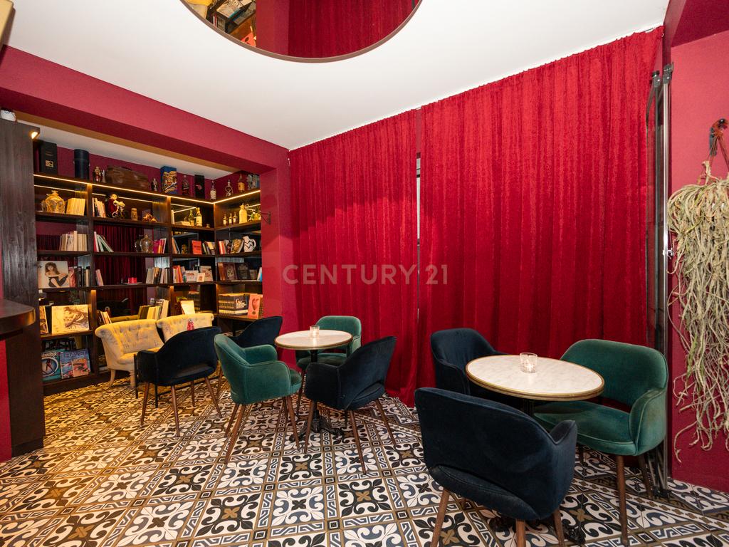 Bar Renovado em Ibiza com Acessibilidade e Ótima Localização - Image 5