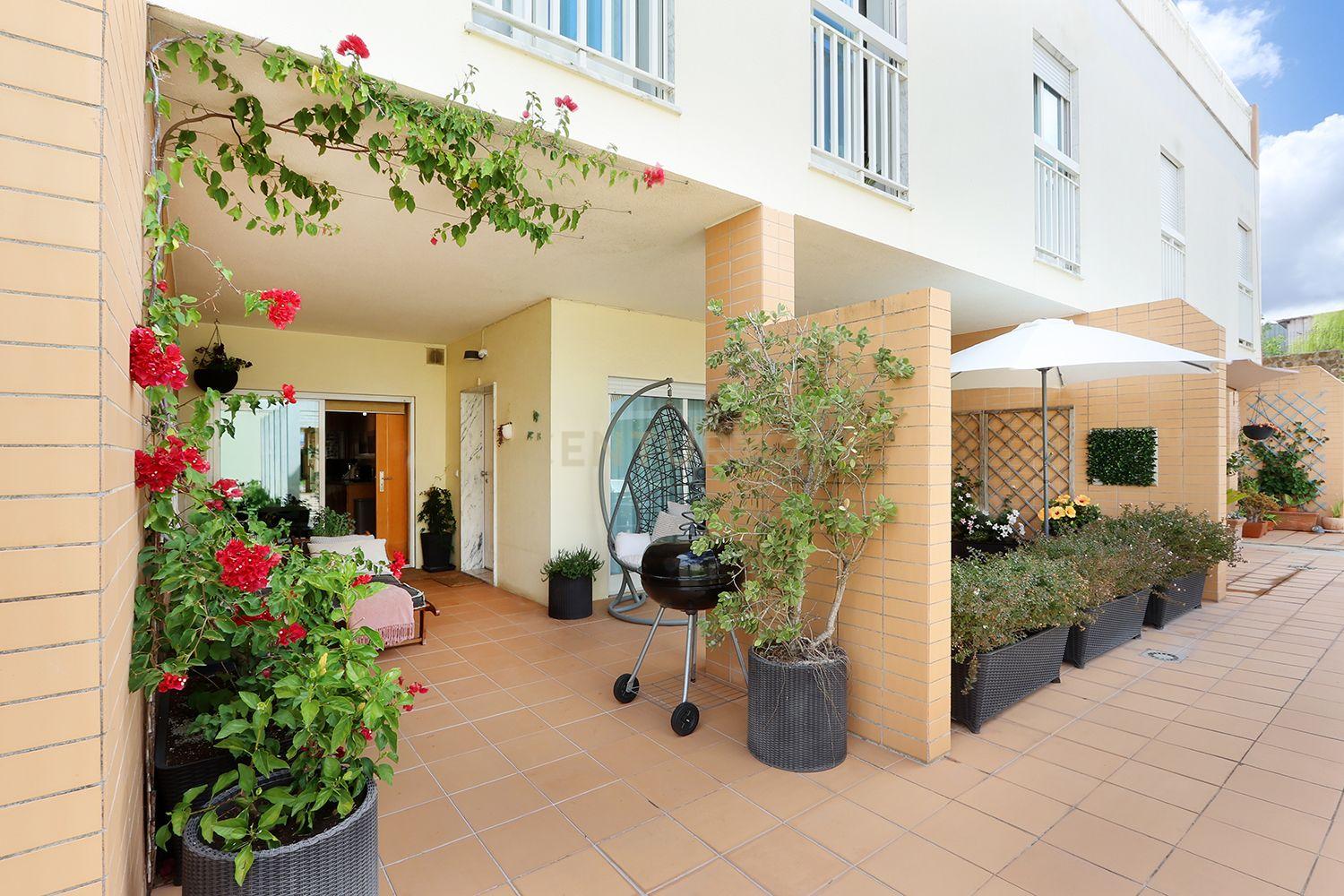Fotografia 7 de Vila Verde - Sintra - Excelente apartamento T3 Triplex, com garagem em condomínio fechado