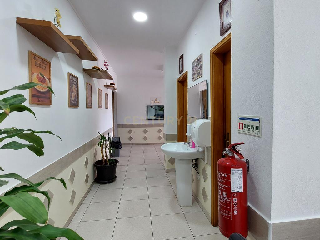 Trespasse de Café/Restaurante Totalmente Equipado | Patacão – Faro - Image 10