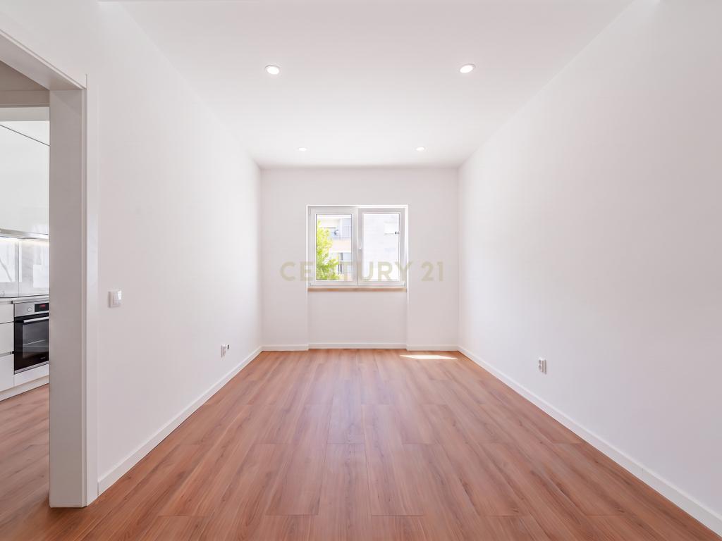 Apartamento Totalmente Remodelado com Terraço de 33 m² | Cruz de Pau – Amora - Image 6