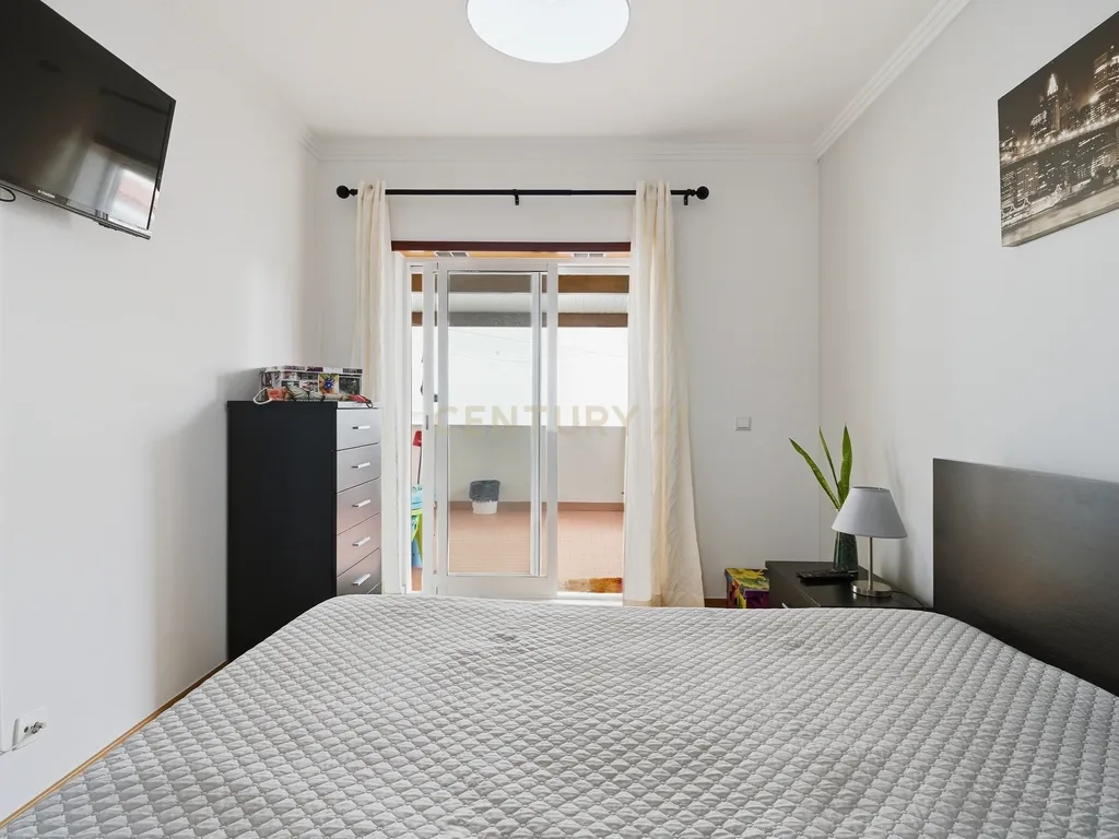 Apartamento T3 com terraço e churrasqueira – Merceana, Alenquer - Image 25