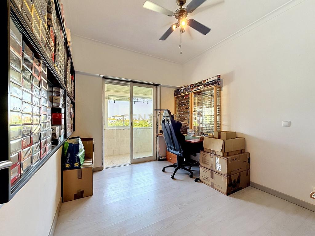 Apartamento T3 em Amora, Seixal - Oportunidade Única! - Image 23