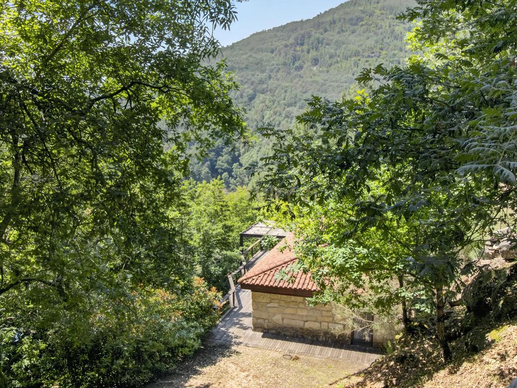 Duas Propriedades Únicas no Gerês com Acesso Direto ao Rio e Ancoradouro Privado - Image 32