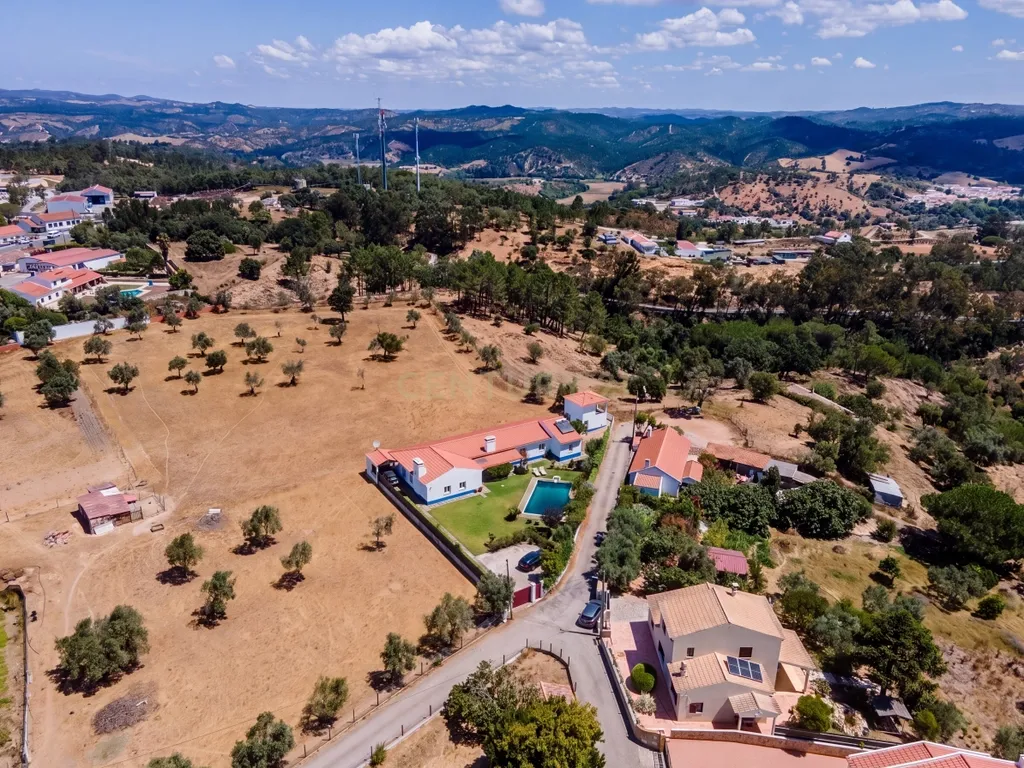 Moradia na Costa Alentejana de 4 Quartos e Arquitetura Tradicional com Piscina e Jardim – Odemira - Image 42