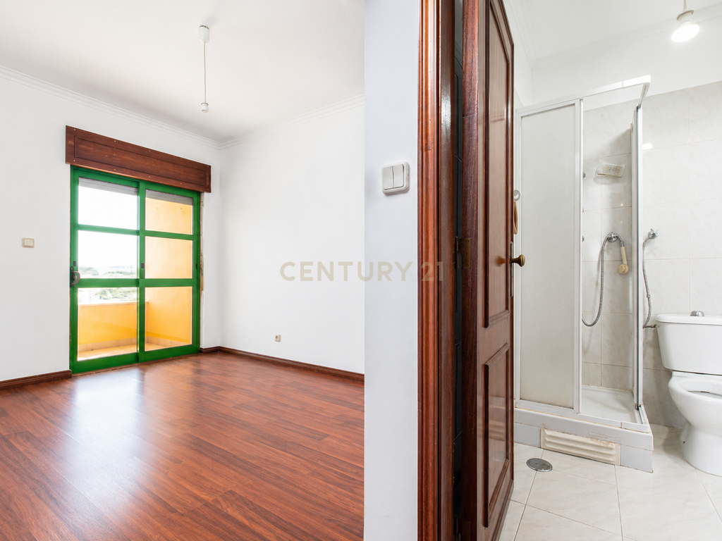 Apartamento T3 com Parqueamento e Arrecadação | Rio de Mouro - Image 11