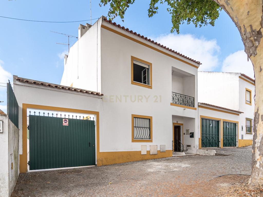 Moradia T2 no Centro de Évora (1º Andar) - Image 36